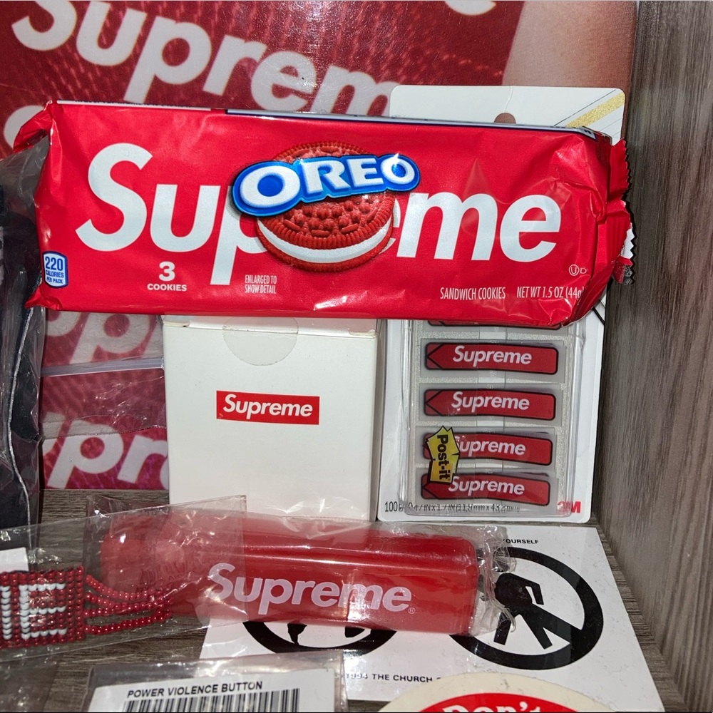 Supreme x Oreo’s Sealed 3 Cookie pack (For Display)